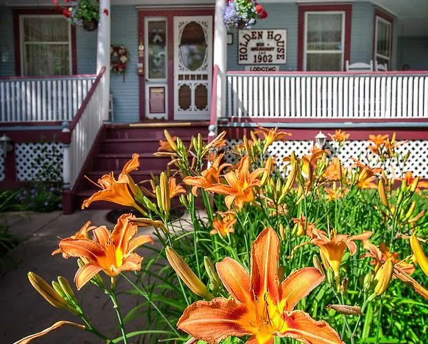 Holden House 1902 Bed and Breakfast Inn