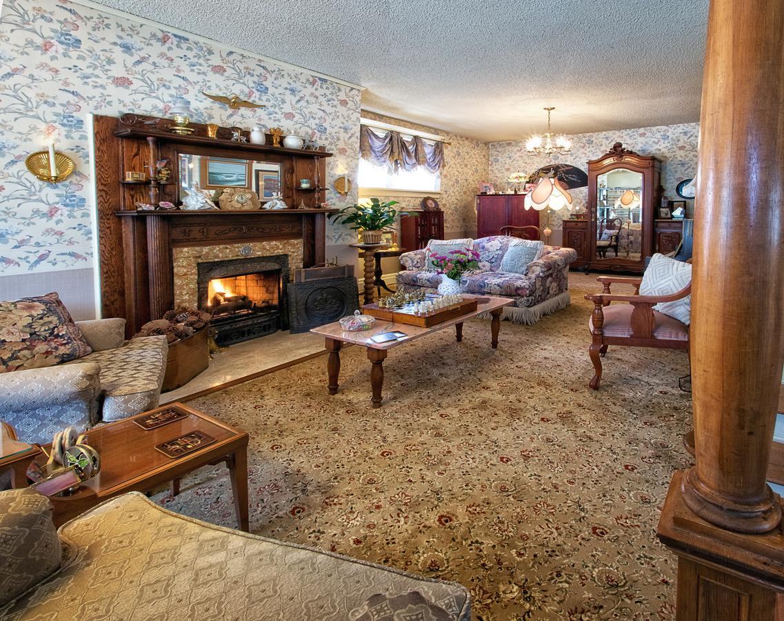 Bed & Breakfast Holden House 1902 3*