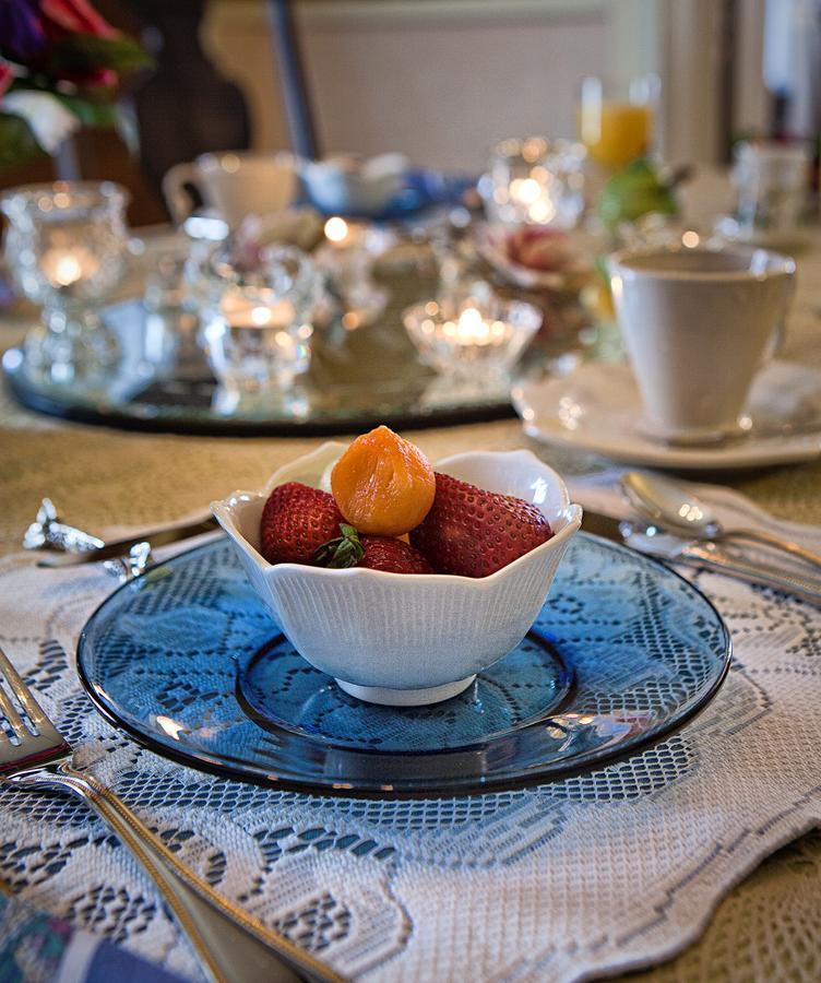 Holden House 1902 Bed & Breakfast